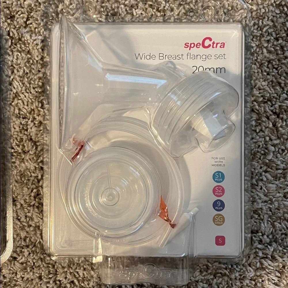 Spectra Wide Breast Flange Set with Bottles - Clear & White - Picture 2 of 7